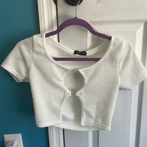 Size 4 Pretty Little Thing White Textured Double Fastened Short Sleeve Crop Top.